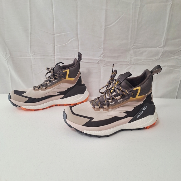 Adidas Terrex Free Hiker 2 Boost GTX Waterproof Beige Trail Run Womens Shoes 7 - Picture 1 of 14